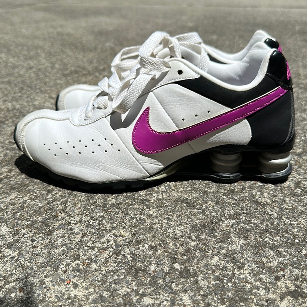 White and purple Nike Shox size 6
